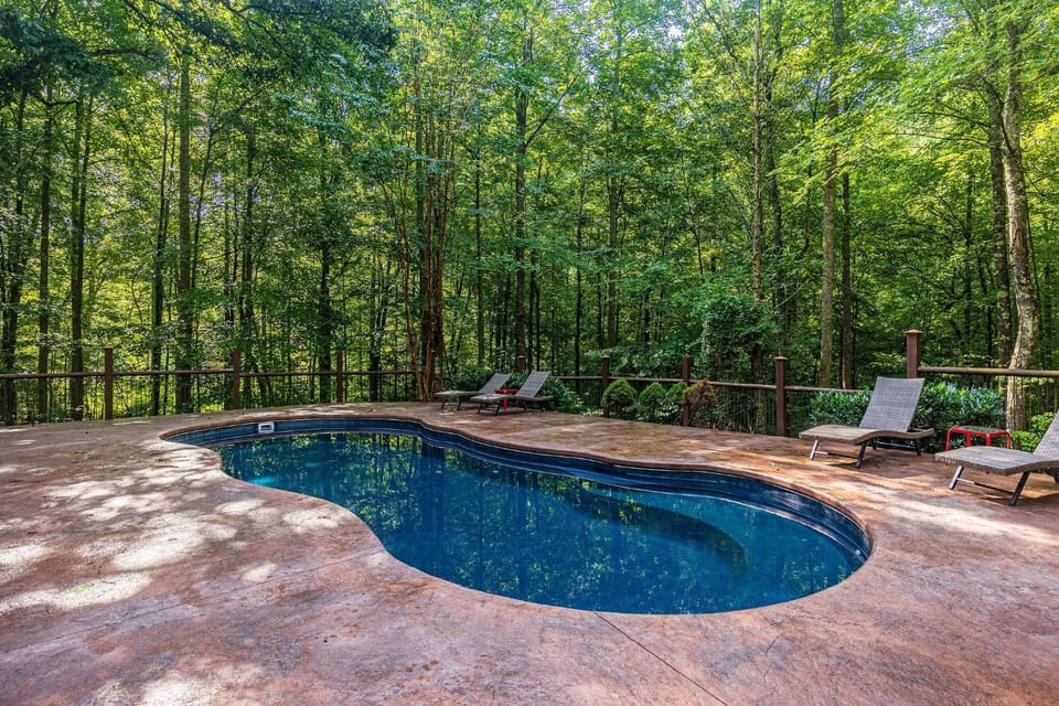 Poolin Around by American Patriot Getaways House in Gatlinburg