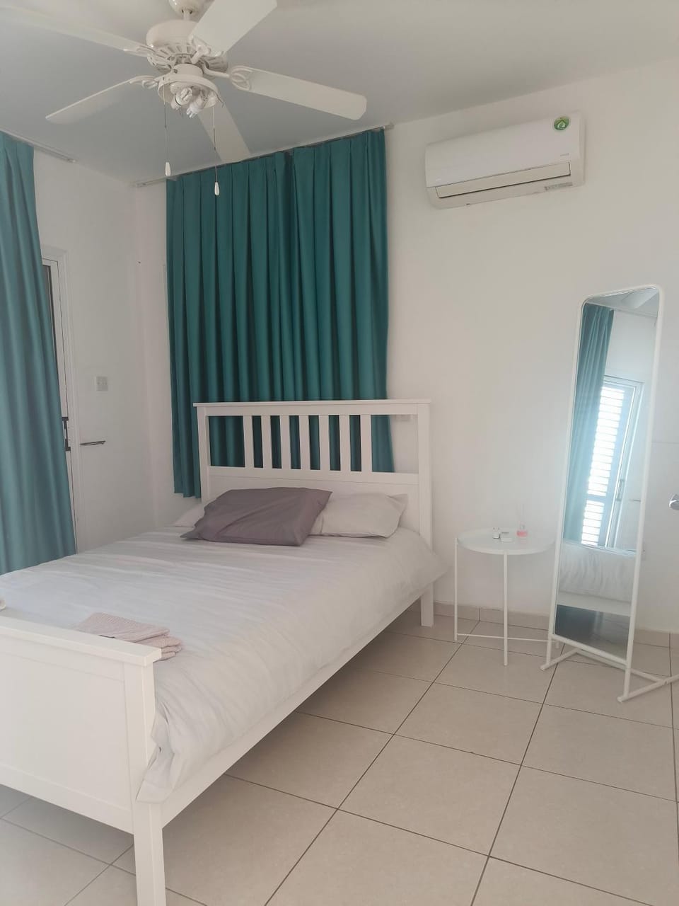 Bed, Bedroom, air conditioner