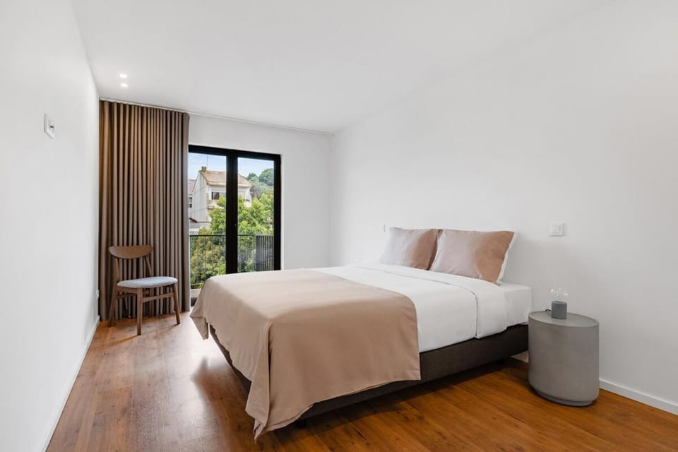 Porto Style & Comfort | Balcony + Parking Apartment in Porto