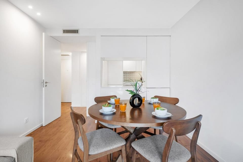 Porto Style & Comfort | Balcony + Parking Apartment in Porto