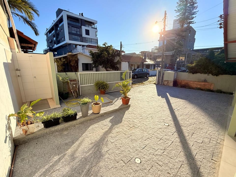 Property building, Day, Street view