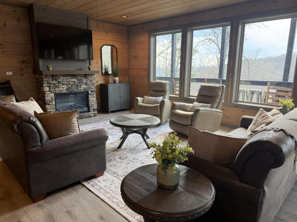 Indoor Heated Pool Cabin with View, Theater, Game Room & Fire Pit Cabin in Pittman Center