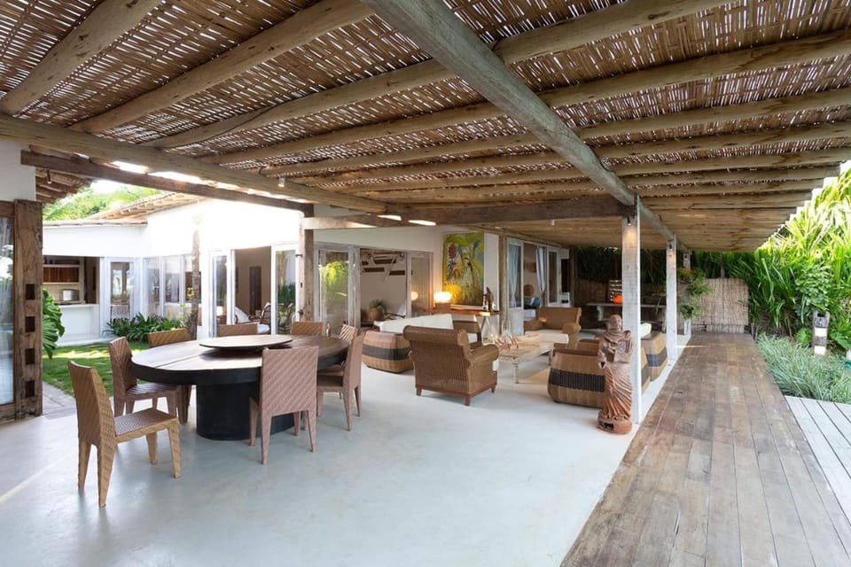 Patio, Garden, Living room, Banquet/Function facilities, Seating area, Dining area, Garden view