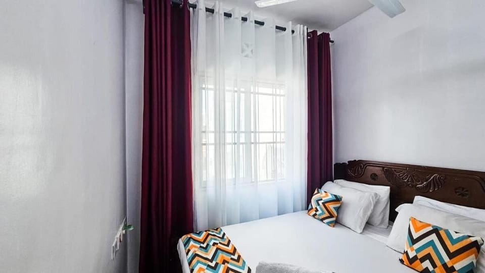 3bdrm Mombasa CBD Aircon gym, washer ,free pool Apartment in Mombasa