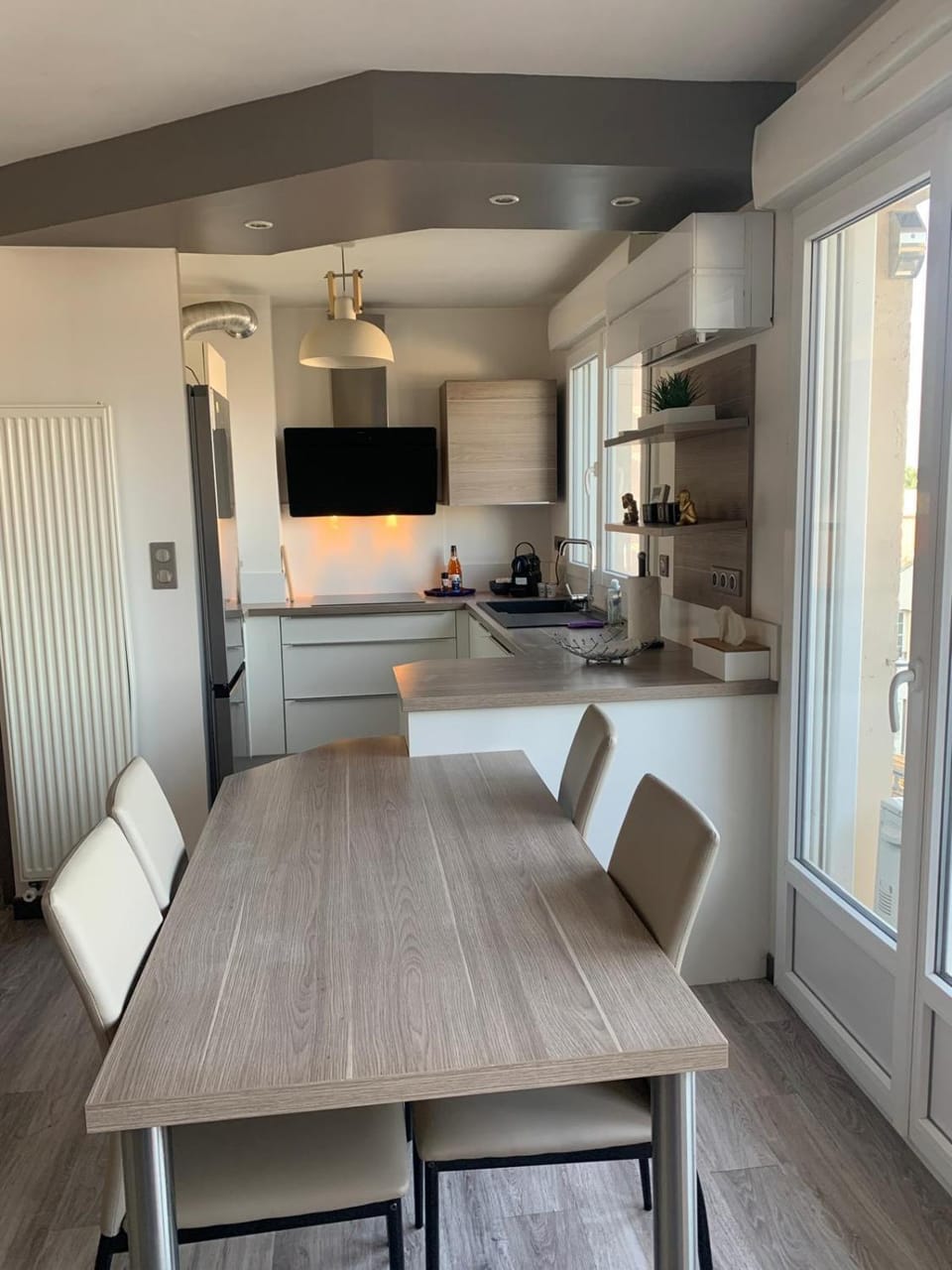 Dining area, kitchen