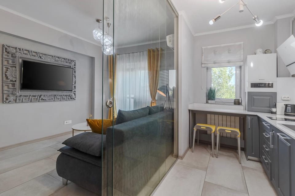 TV and multimedia, Kitchen or kitchenette, Seating area