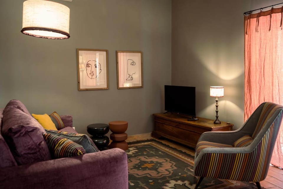 Communal lounge/ TV room, TV and multimedia, Living room, Seating area