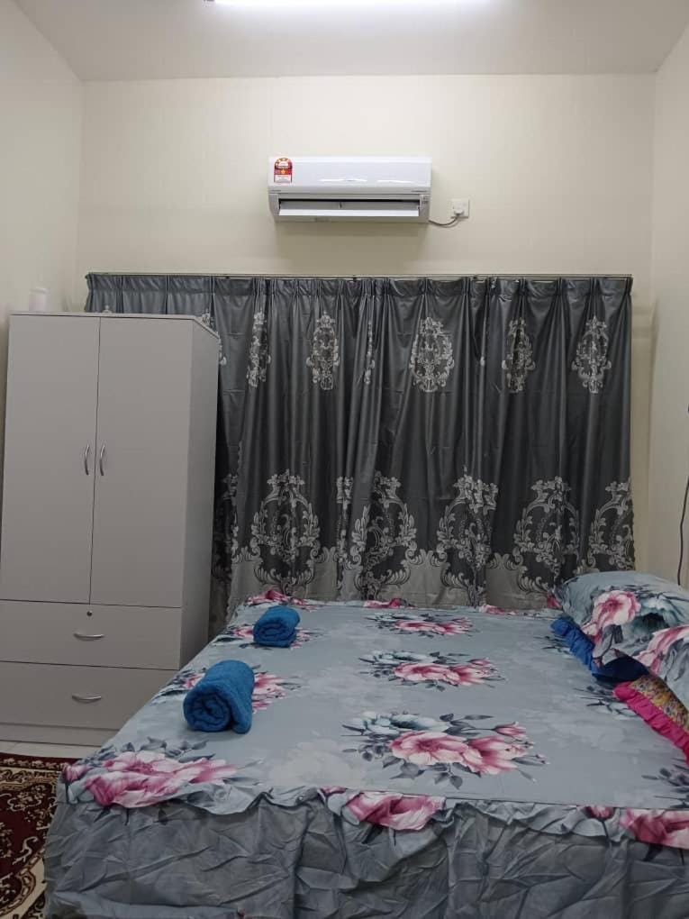 Bed, Bedroom, towels, wardrobe, air conditioner