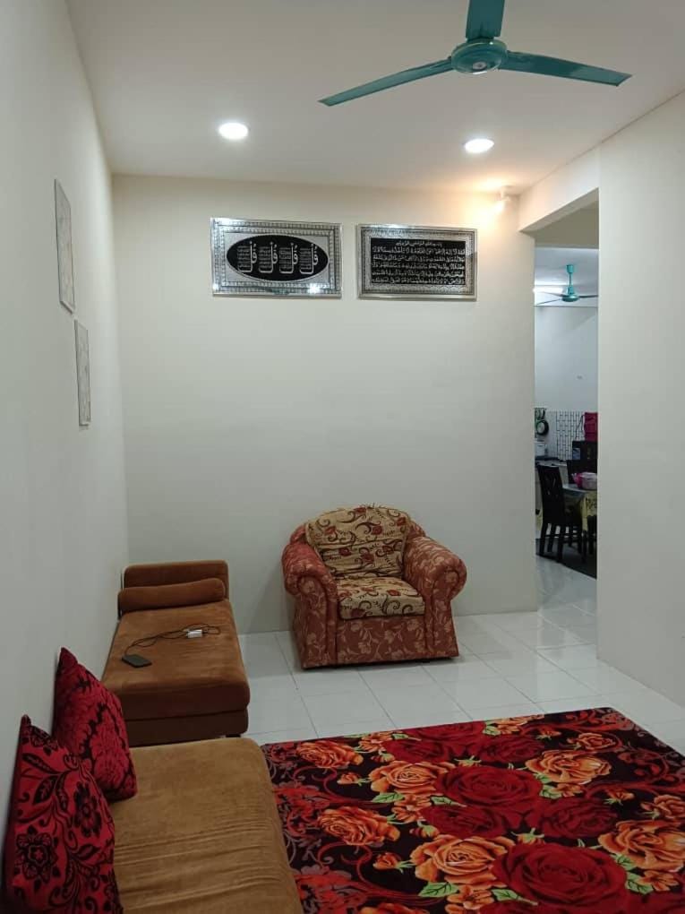 Living room, Seating area, air conditioner