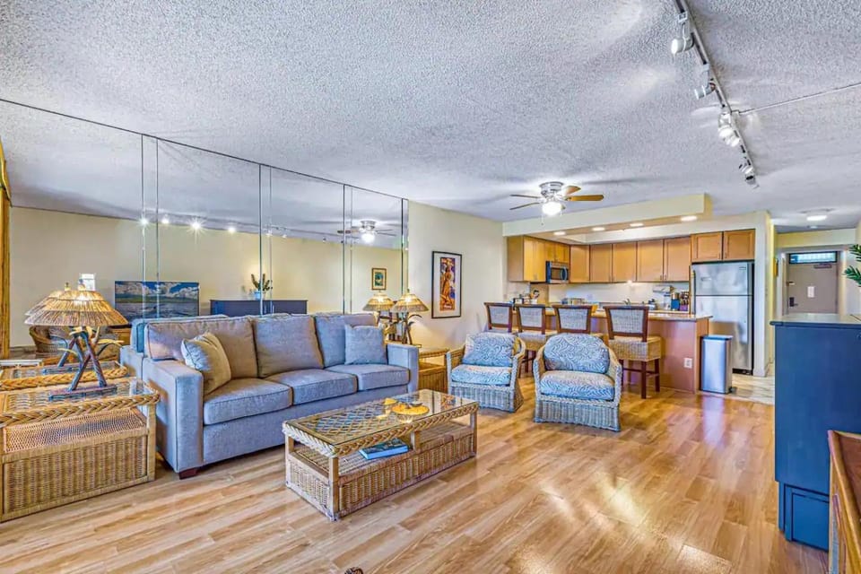 Walk to Beach I Ocean View I Two Baths I Pool Apartment hotel in Wailea