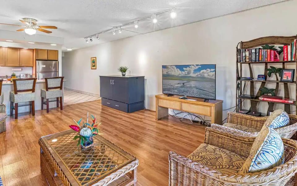Walk to Beach I Ocean View I Two Baths I Pool Apartment hotel in Wailea
