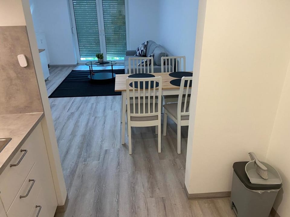 Kitchen or kitchenette, Living room, Seating area, Dining area