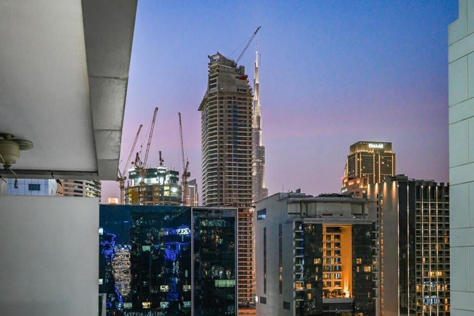 Live in the Center - Walk to Dubai Icons Apartment in Dubai