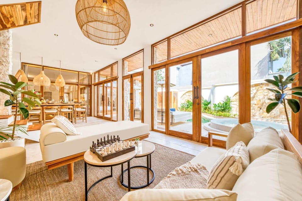 Villa Seoul Brand new 8BDR full spa Cinema Villa in Kuta