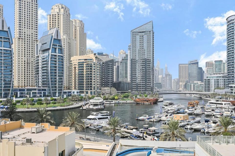 Property building, Nearby landmark, Day, Natural landscape, Activities, City view, Lake view, River view, Sea view, Location
