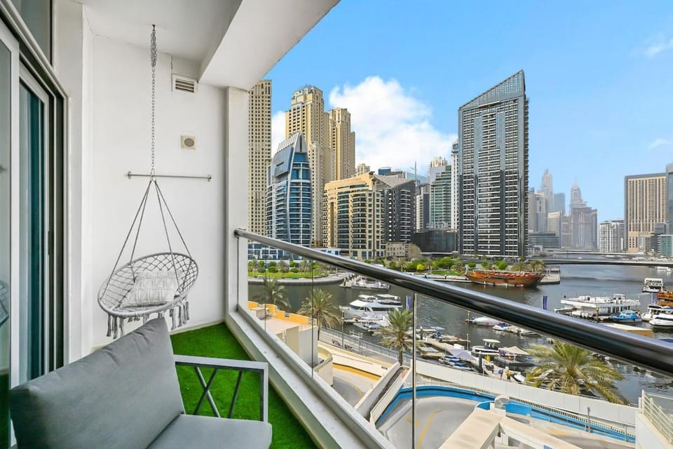 Property building, Day, Natural landscape, View (from property/room), Balcony/Terrace, Living room, Seating area, City view