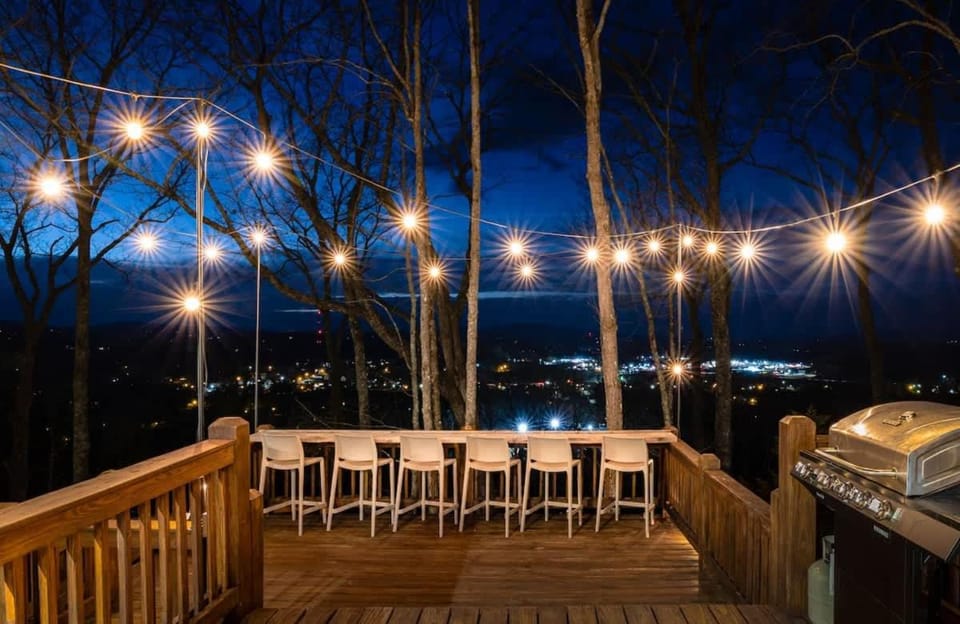 Eagles Haven - Two Cabins with Massive Deck & Views Cabin in Blue Ridge