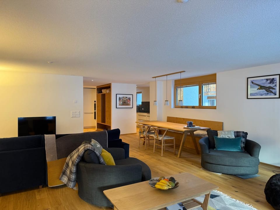 Living room, Dining area