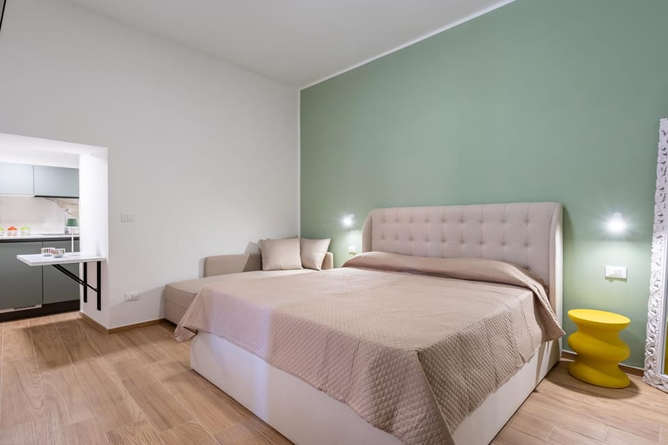 Bed, Kitchen or kitchenette