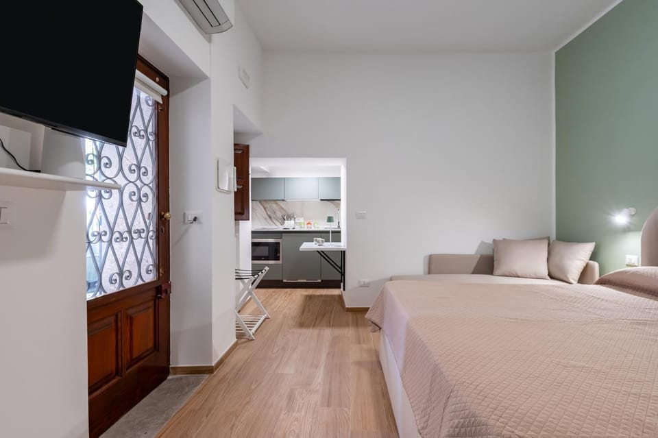 Bed, Kitchen or kitchenette, Photo of the whole room