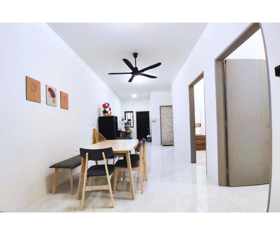 The Silverlakes Homestay House in Perak Tengah District
