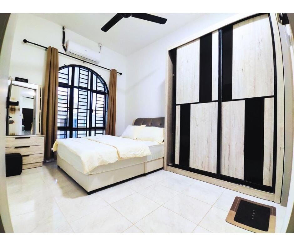 The Silverlakes Homestay House in Perak Tengah District
