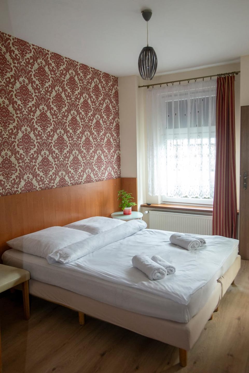 Bed, Photo of the whole room, towels