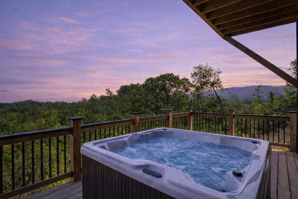 Mountain Waters - Pool Theater & Views House in Douglas Lake
