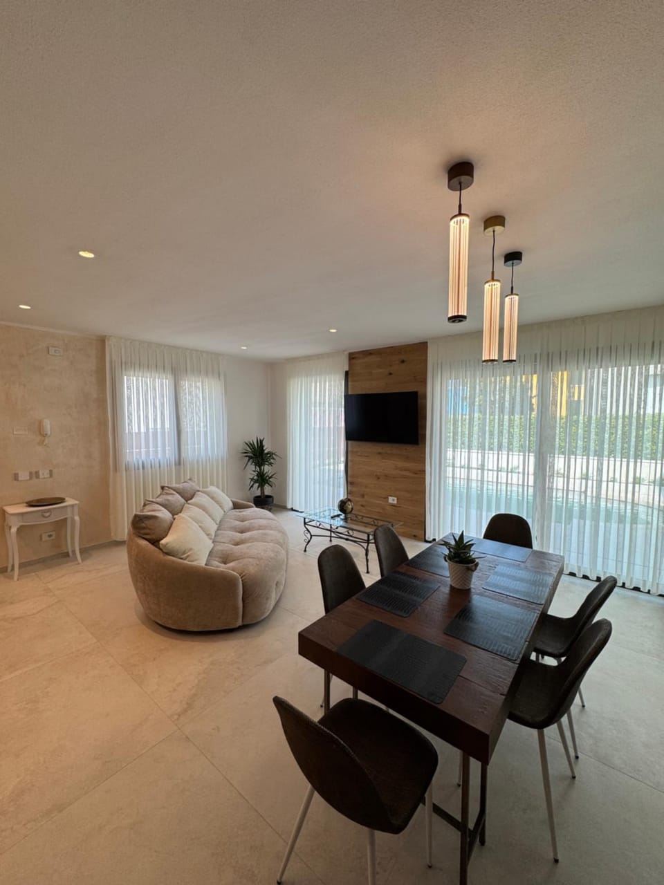 Living room, Seating area, Dining area