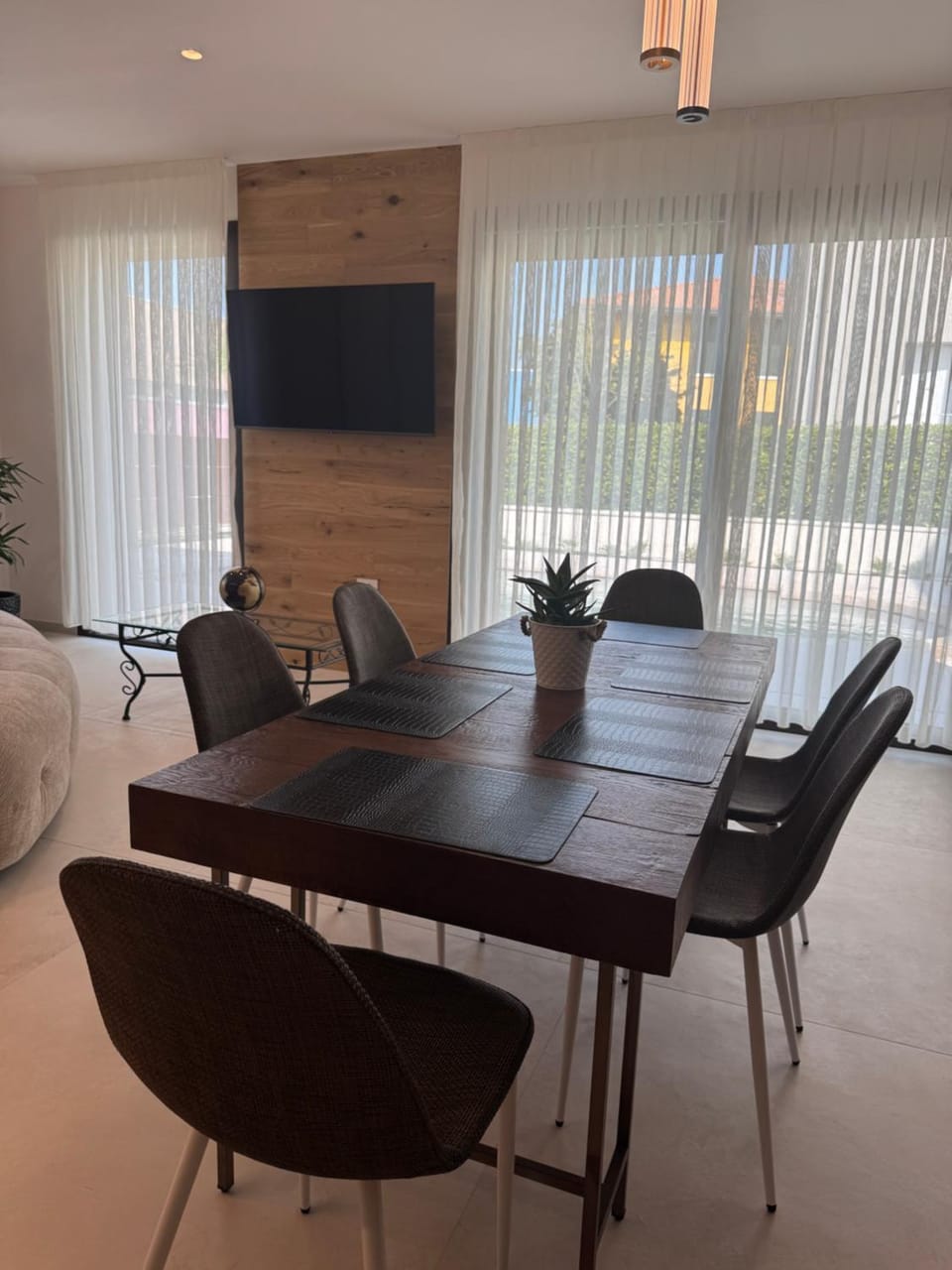 Living room, Seating area, Dining area