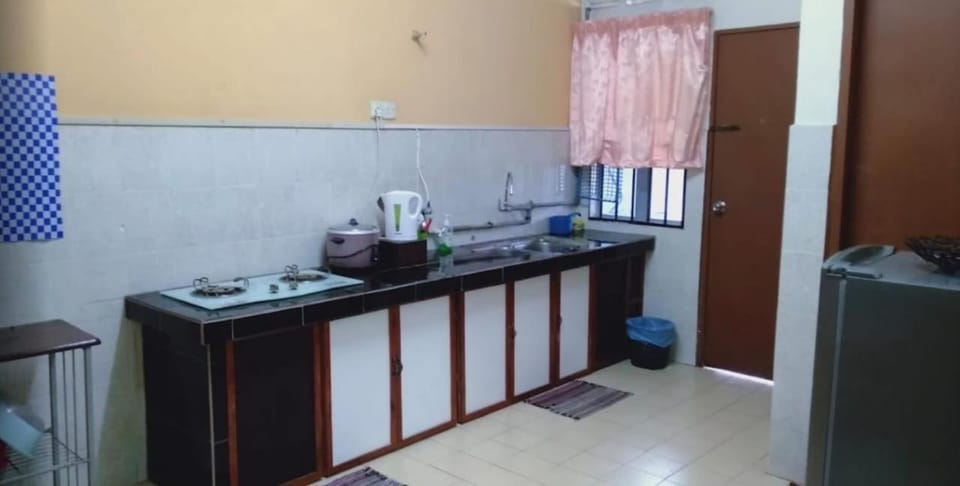RUMAH TAMU WAFAA, Homestay Temerloh Near Hospital 'MUSLM ONLY' terrace house, 3 air conditioning, complete amenities Apartment in Pahang, Malaysia