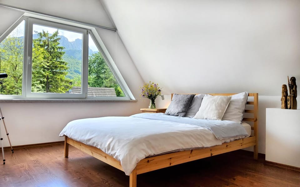 Bed, Summer, View (from property/room), Bedroom, Mountain view