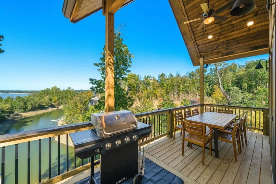 Anchors Retreat - Lakefront Getaway for 14 Guests House in Douglas Lake