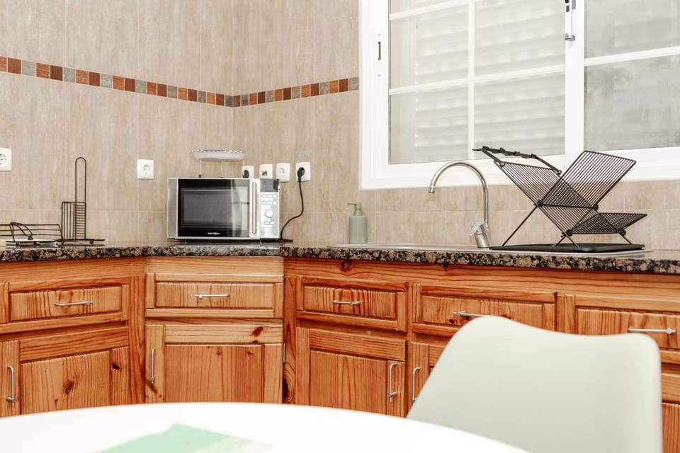 microwave, kitchen