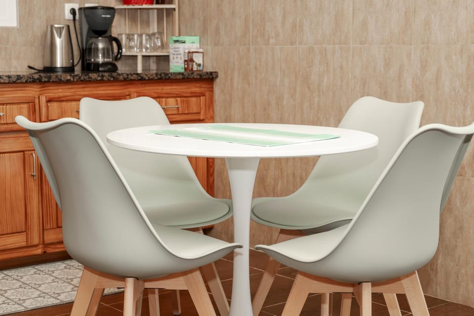 Coffee/tea facilities, Dining area, kitchen