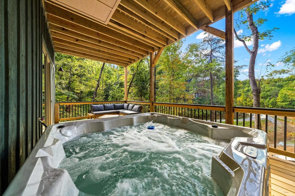 Cozy Cove Retreat - Hot Tub - Lakefront - Family-Friendly Cabin Cabin in Douglas Lake