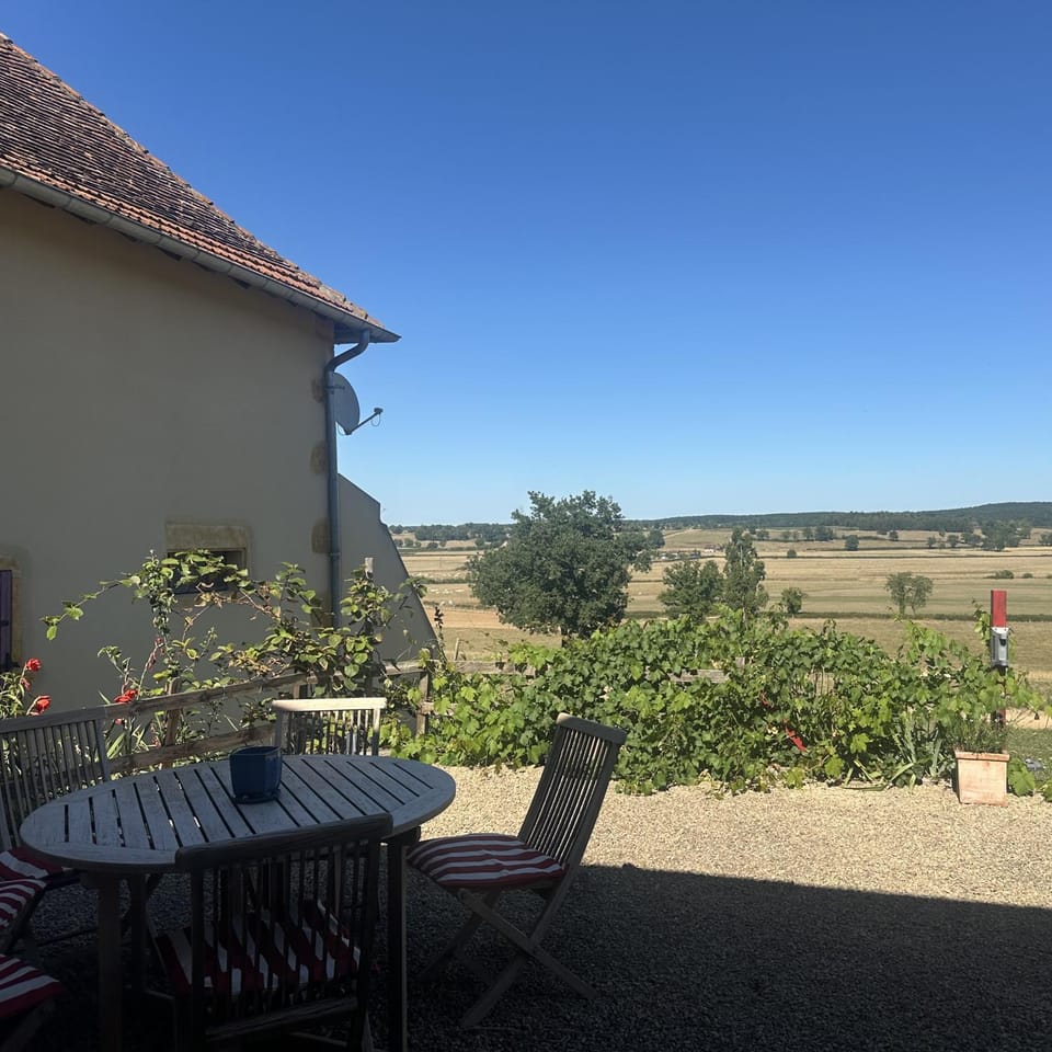 Les volets rouges House in Bourgogne-Franche-Comté