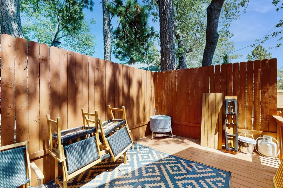 Boat, Hike, Ski and Fish Running Springs Retreat House in Arrowbear Lake