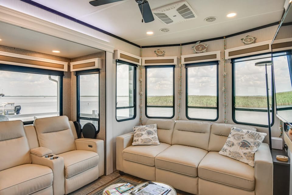 Pools, Boat Ramp & More: Cottage in Virginia Beach House in Sandbridge