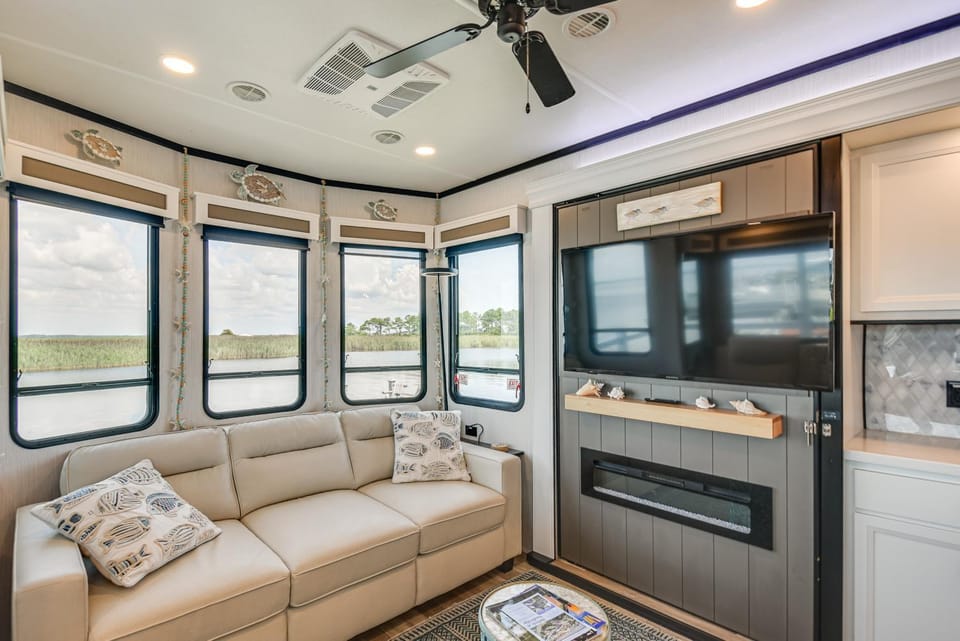 Pools, Boat Ramp & More: Cottage in Virginia Beach House in Sandbridge