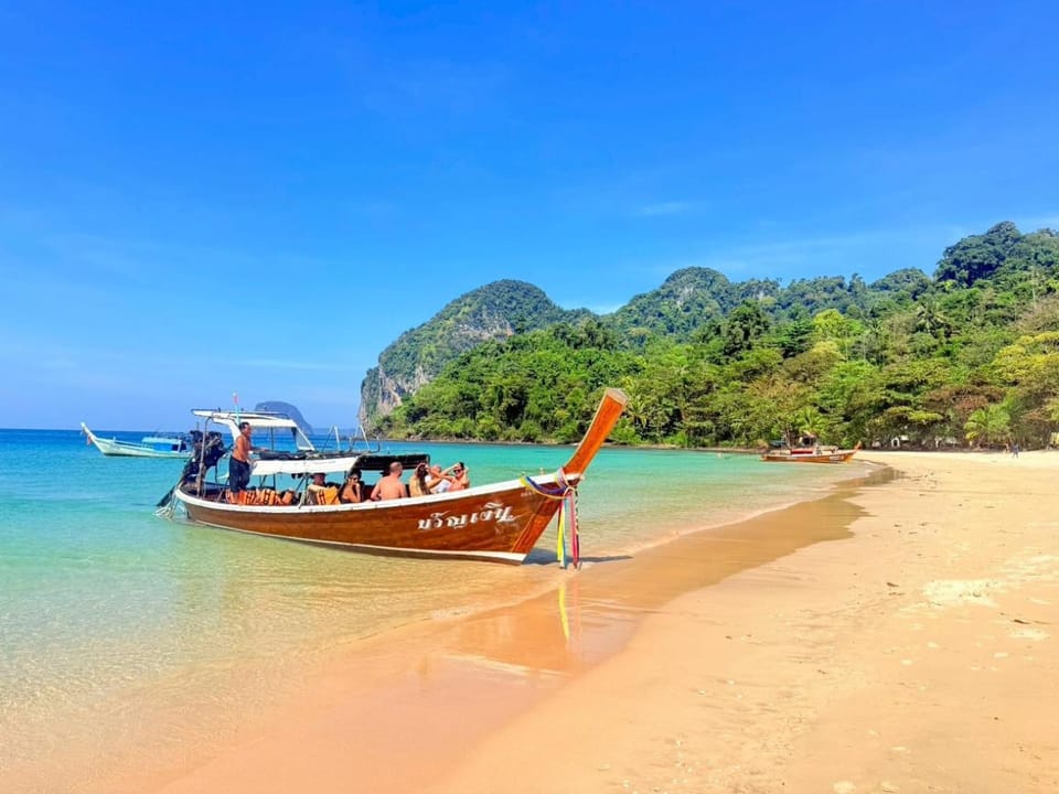 Kohmook sunrise beach Resort in Thailand