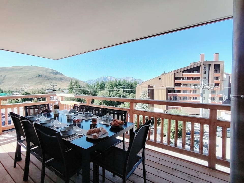 View (from property/room), Balcony/Terrace, Mountain view