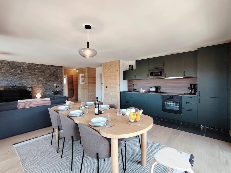 Kitchen or kitchenette, Living room