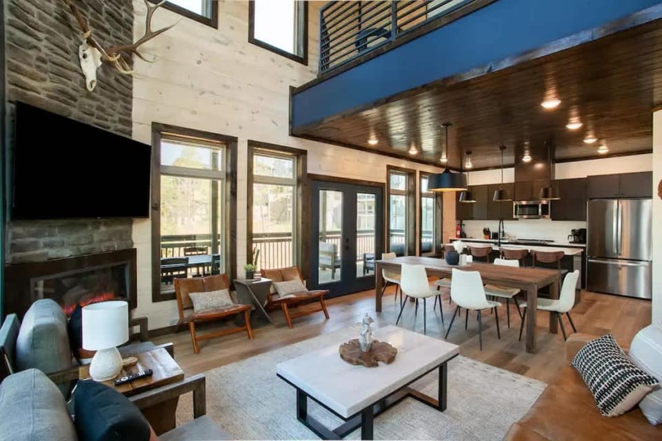 Mtn Luxury Prime - Indoor Pool & Arcade Near Town House in Pigeon Forge
