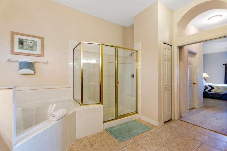 Three-Bedroom Apartment Davenport Apartment in Davenport
