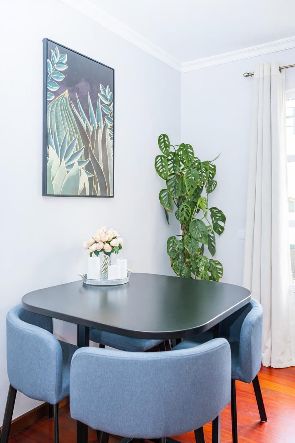 Seating area, Dining area
