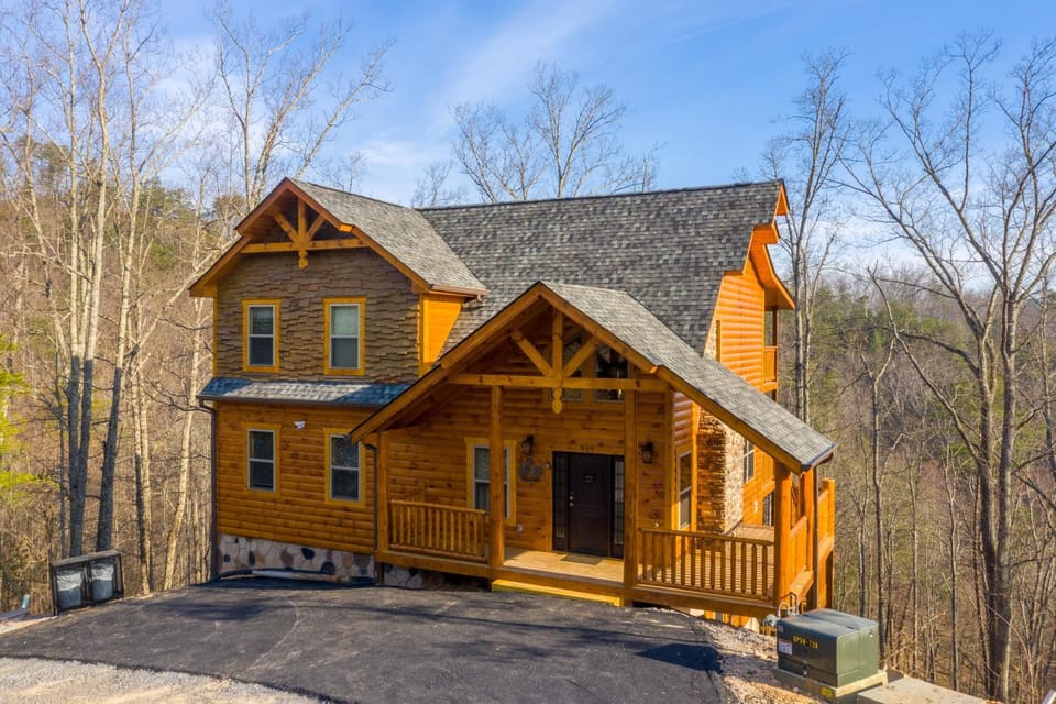 Everlys Splash by American Patriot Getaways House in Pigeon Forge