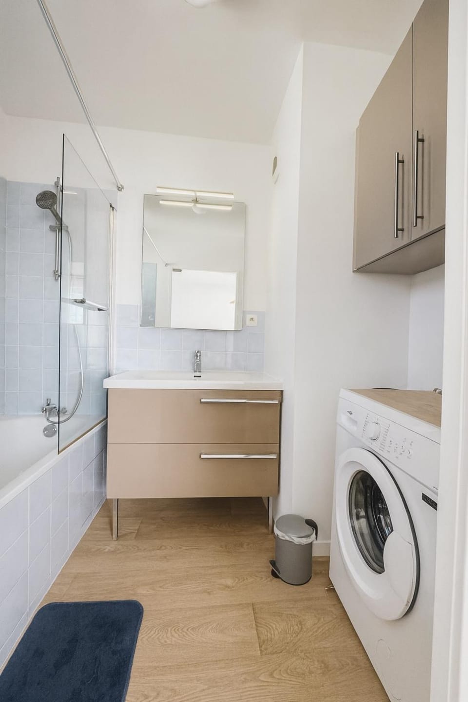 Bathroom, washing machine