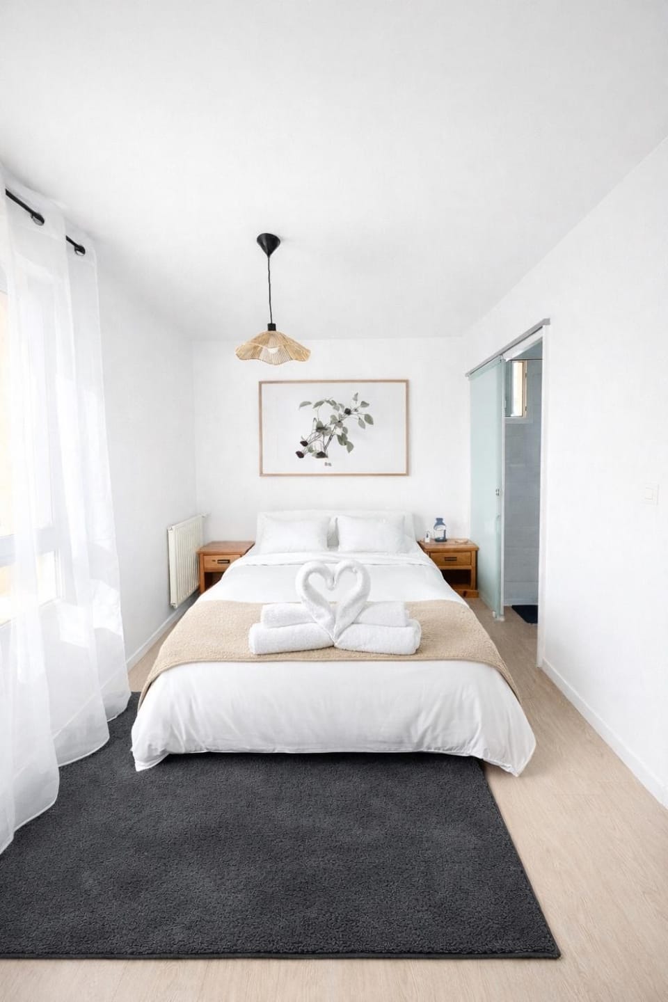 Bed, Photo of the whole room, Bedroom