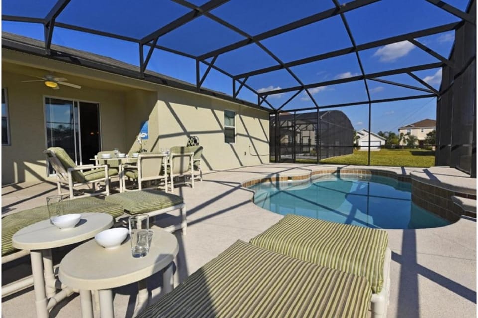Three-Bedroom Pool Home Davenport House in Davenport